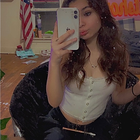 Meet your Posher, Mia - Picture 1 of 1